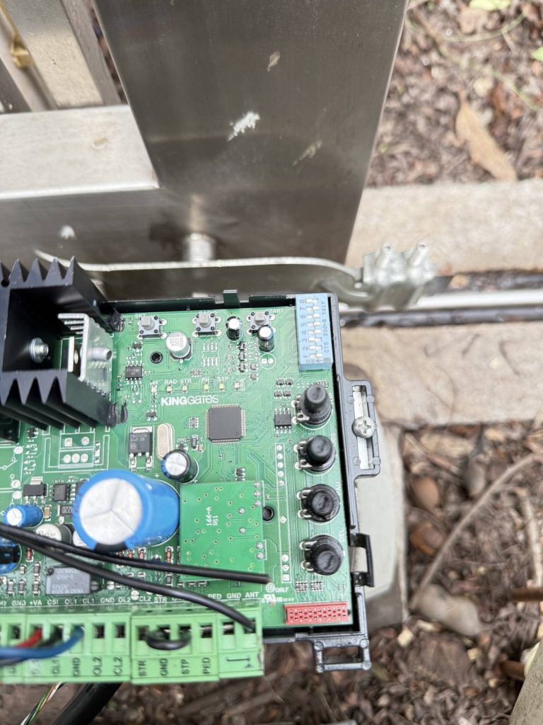 ติดตั้งมอเตอร์ประตูรีโมท