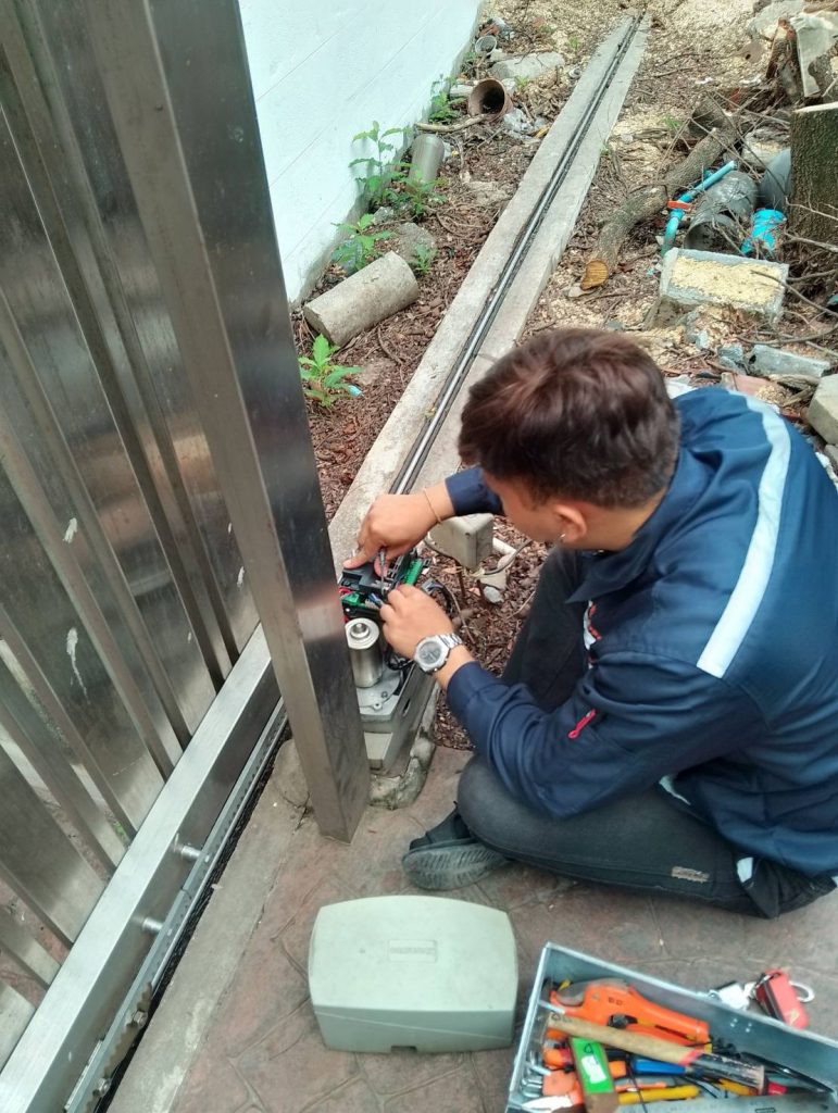 ติดตั้งมอเตอร์ประตูรีโมท