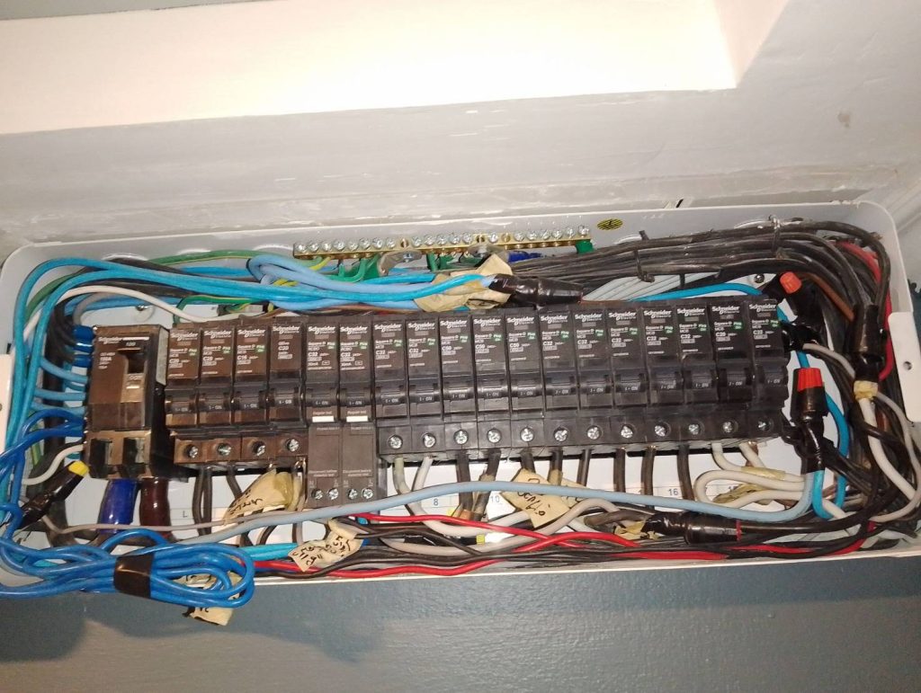 ตู้คอนซูมเมอร์