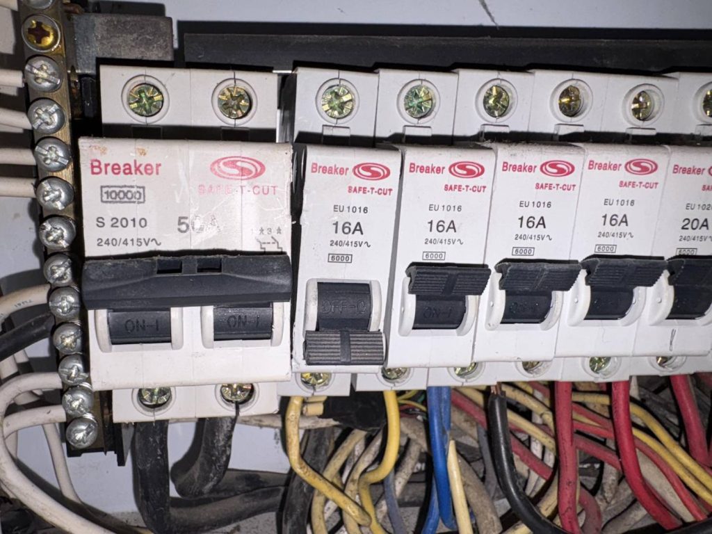 เบรกเกอร์ลูกย่อย