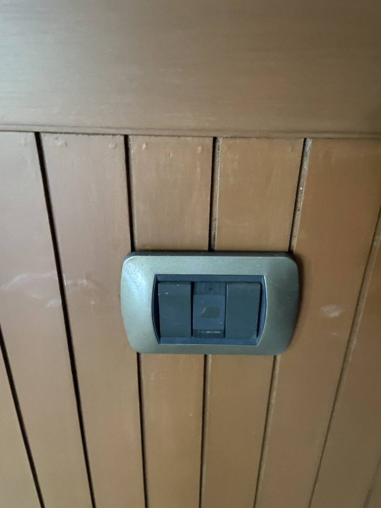 เปลี่ยนสวิตซ์ไฟใหม่