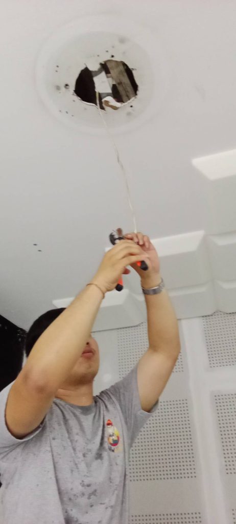 งานซ่อมโคมไฟติดเพดาน