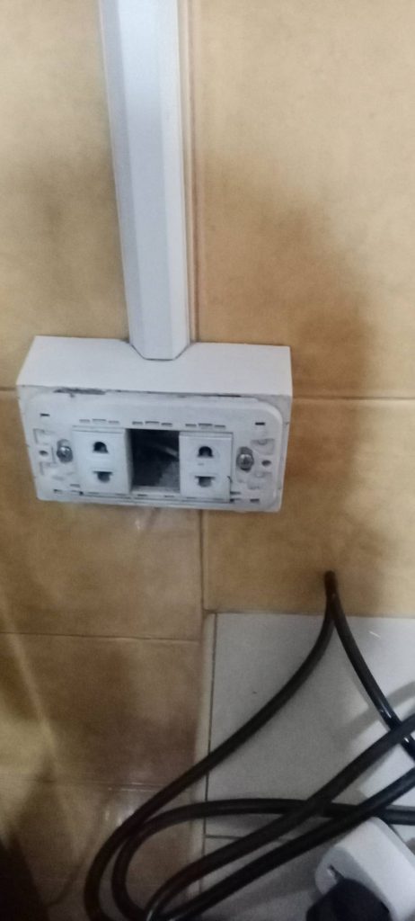 ปลี๊กไฟ