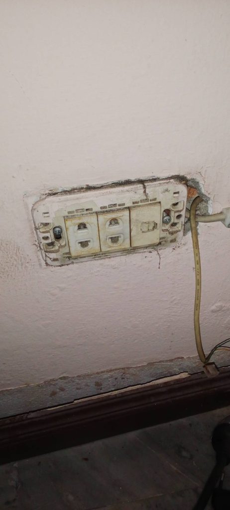 ปลั๊กไฟเก่า