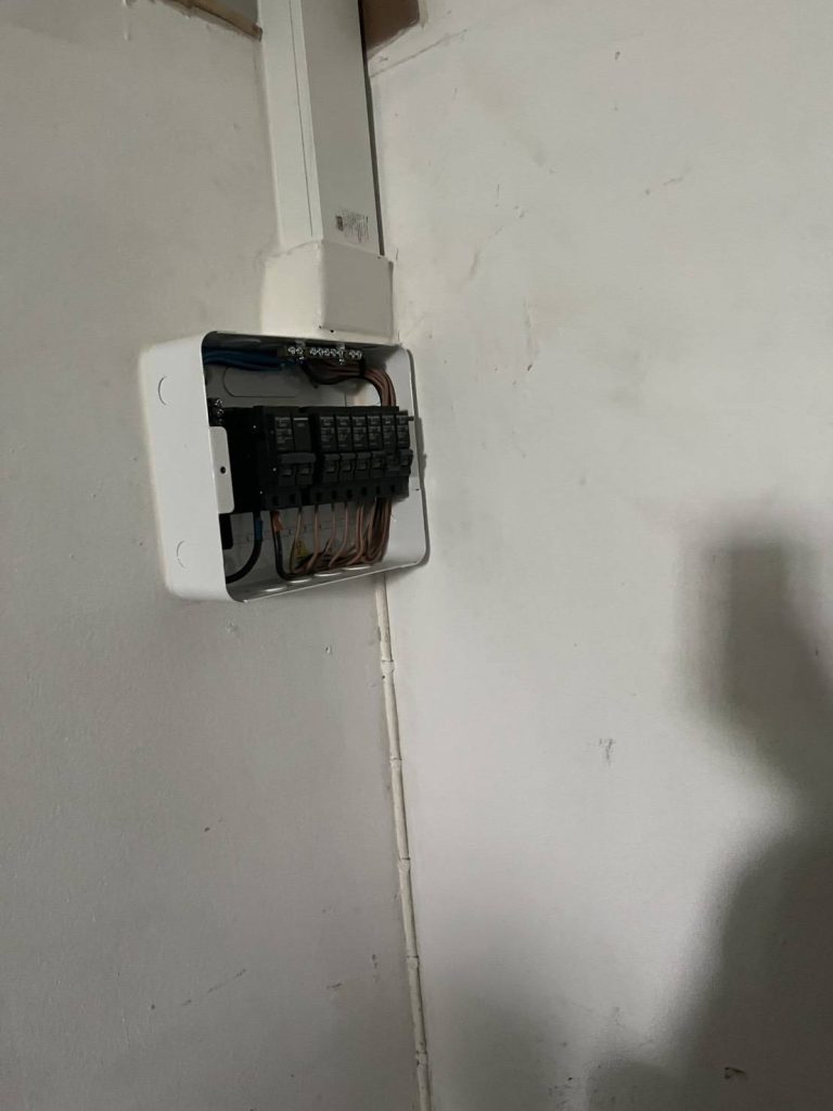 ตู้เบรกเกอร์