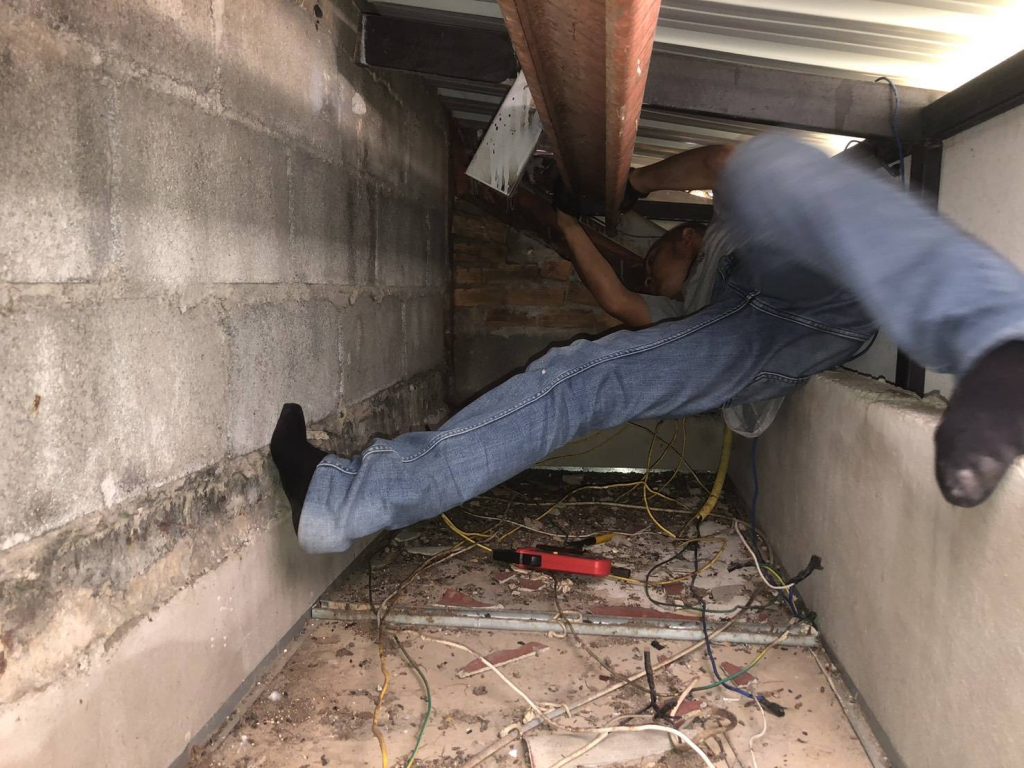 เดินสายไฟในที่แคบ