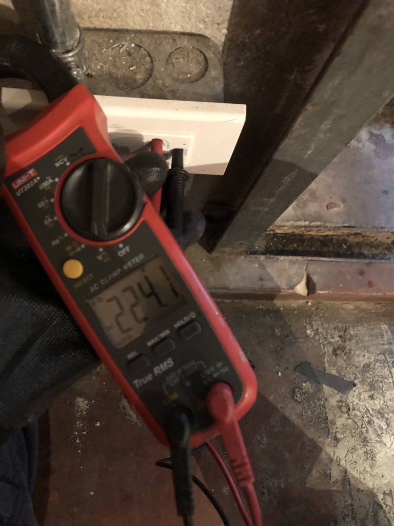 วัดไฟปลั๊กไฟ