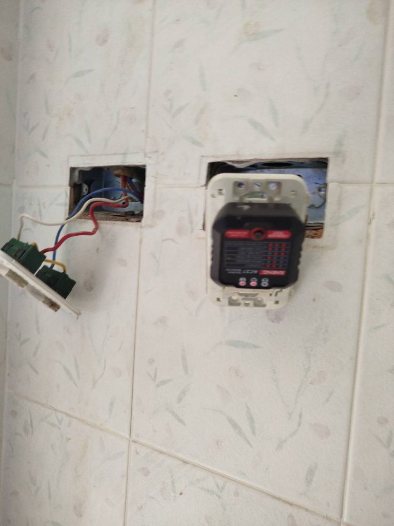 เช็กปลั๊กไฟ