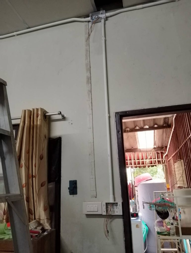 งานเดินท่อร้อยสายติดตั้งปลั๊กไฟ