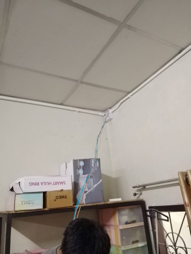 งานเดินท่อร้อยสายติดตั้งปลั๊กไฟ