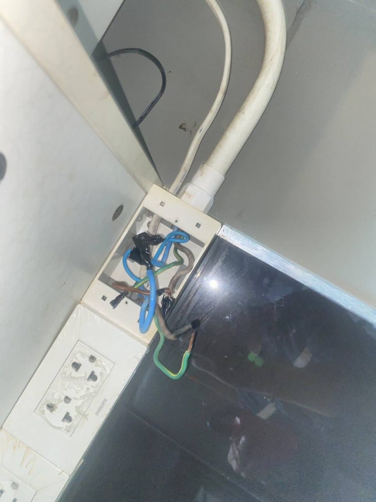 ซ่อมปลั๊กไฟ