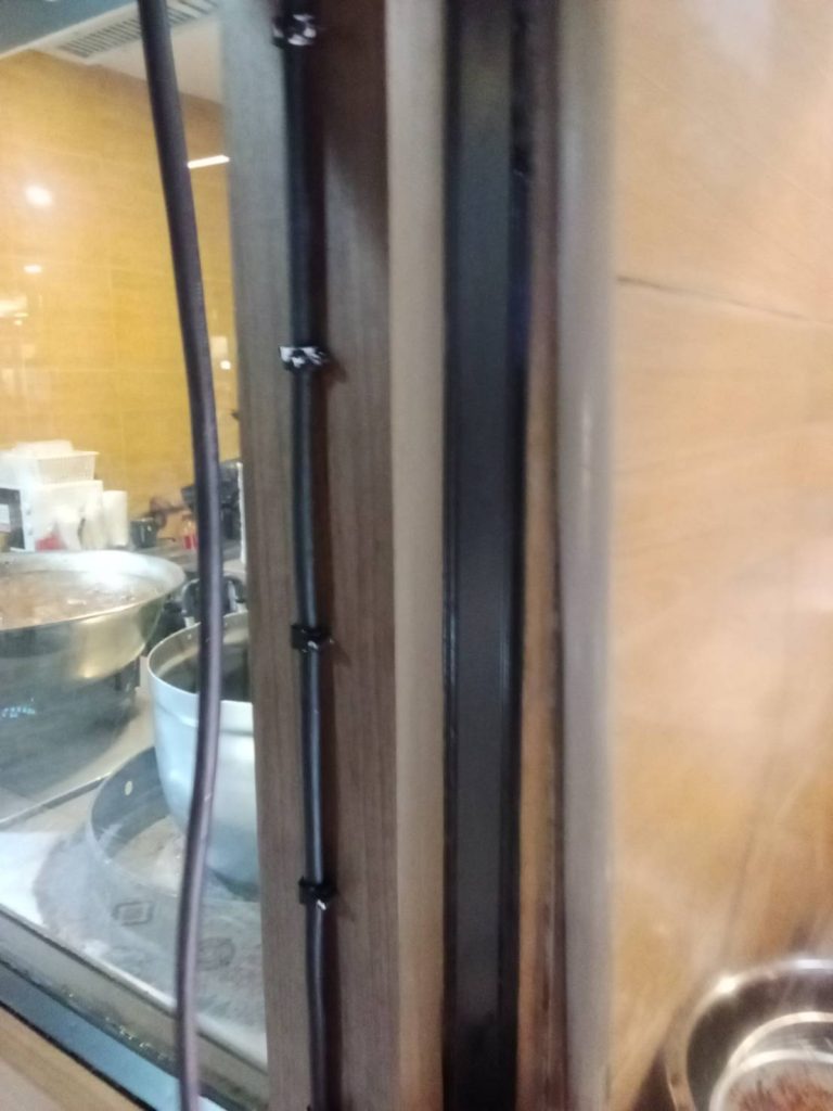 แนวสายไฟแบบตีกิ๊บ