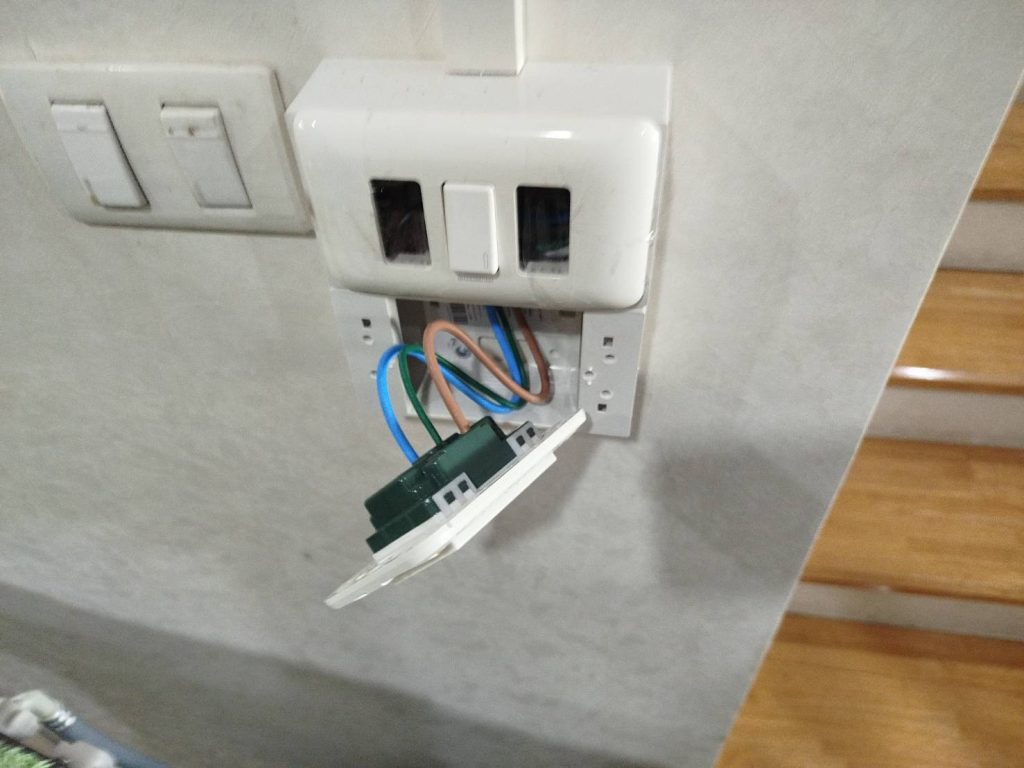 ตรวจเช็คปลั๊กไฟ