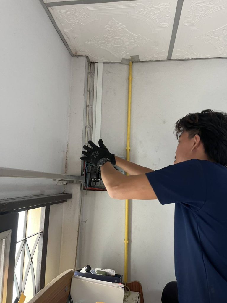 ตรวจเช็กการจ่ายไฟในตู้เบรกเกอร์