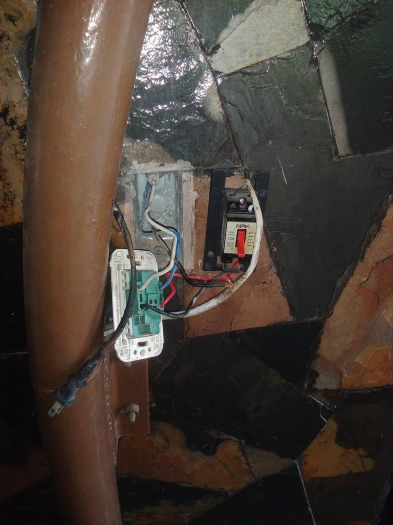 รื้อปลั๊กเช็กสายไฟ