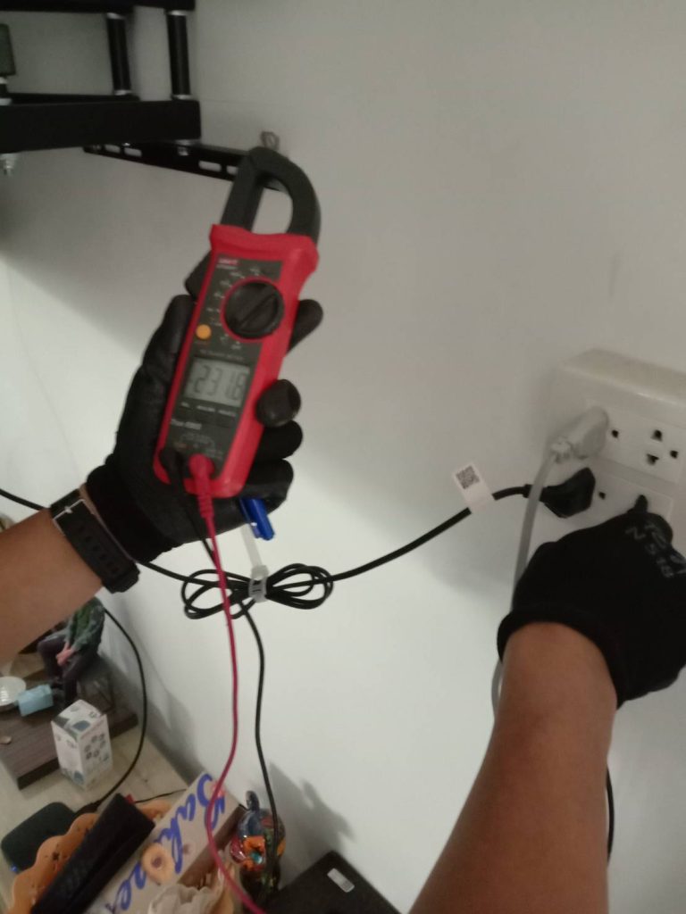 ตรวจเช็กปลั๊กไฟ