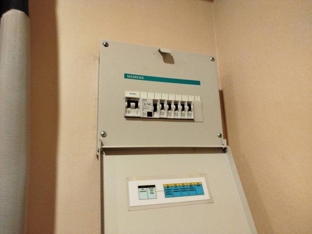 ตู้คอนซูมเมอร์