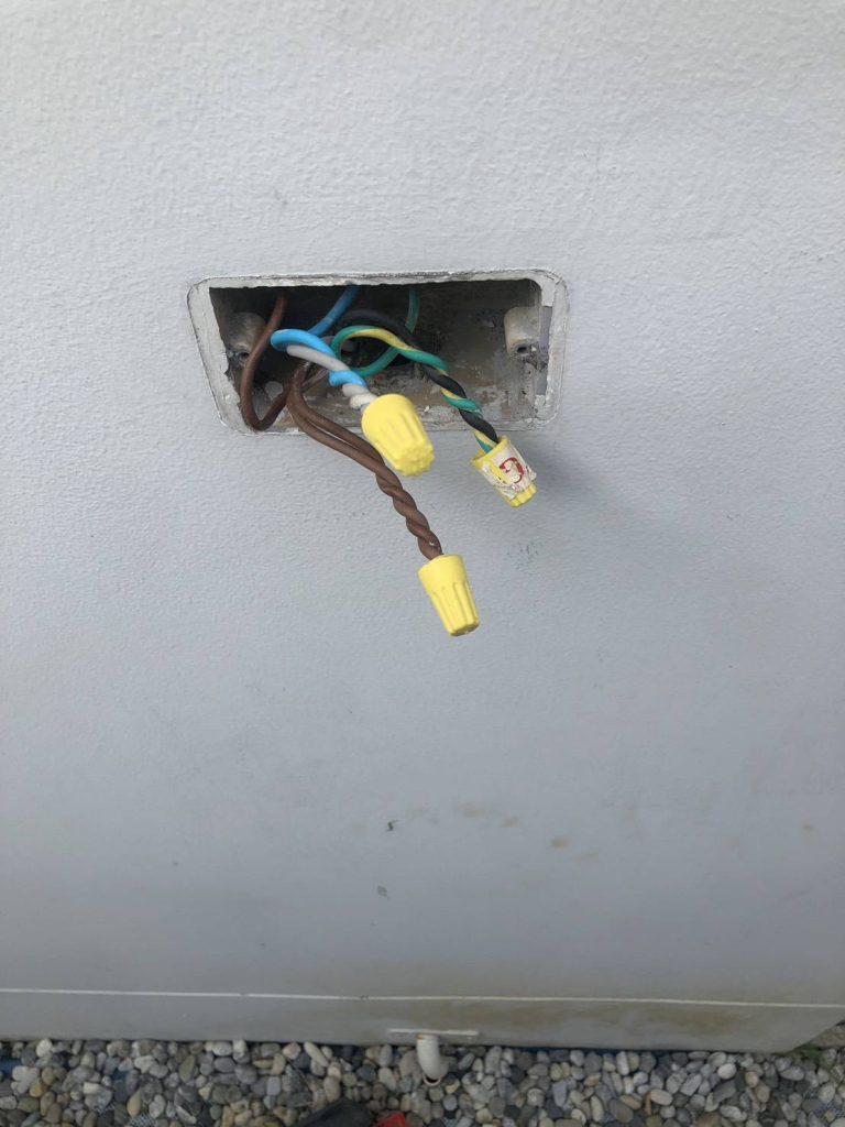 การต่อสายโดยใช้ wire nut