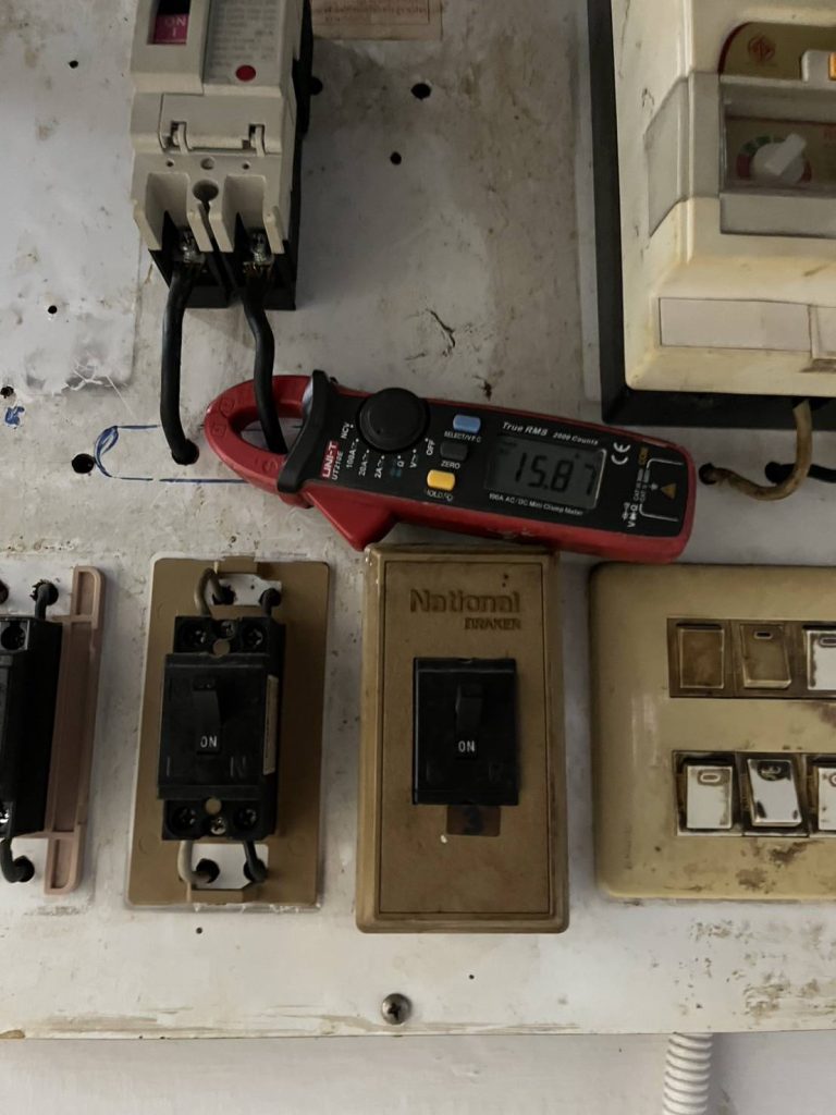 แผงควบคุมไฟฟ้า