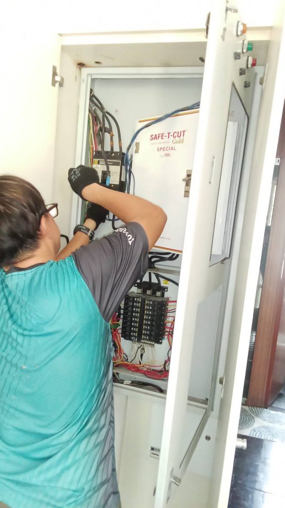 เดินสายเข้าตู้โหลด