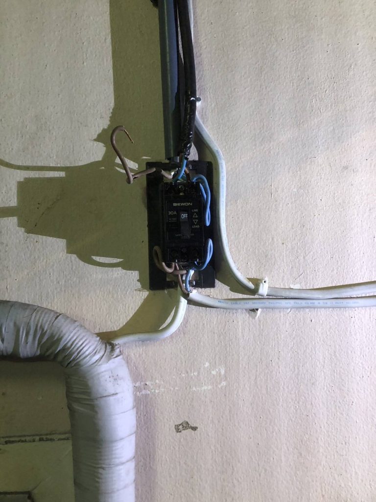 เบรกเกอร์