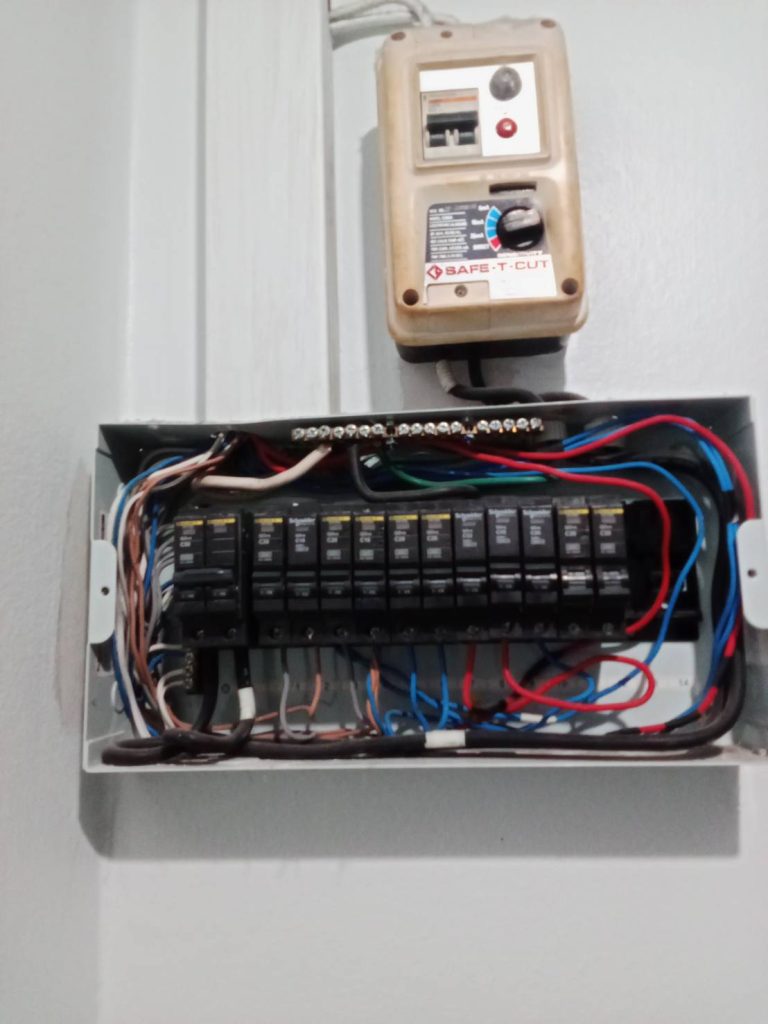 ตู้คอนซูมเมอร์