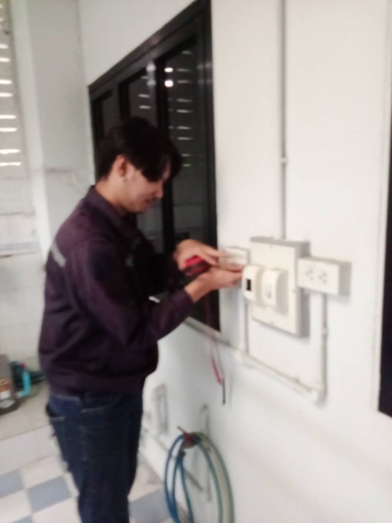 ตรวจเช็กเบรกเกอร์