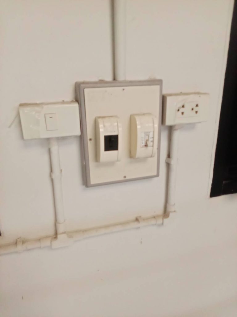 เบรกเกอร์