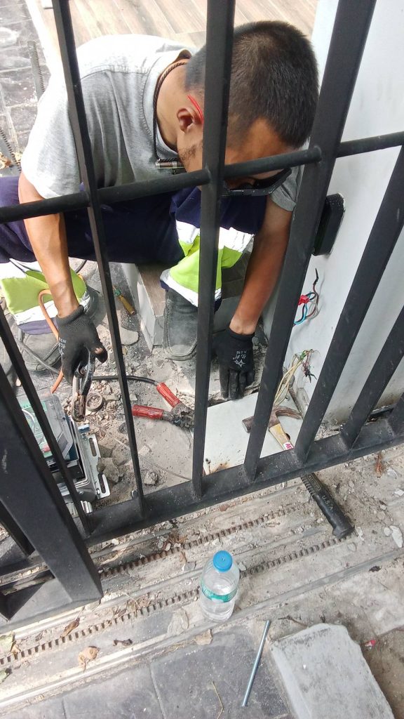 เตรียมจุดติดตั้งมอเตอร์ประตูรีโมท