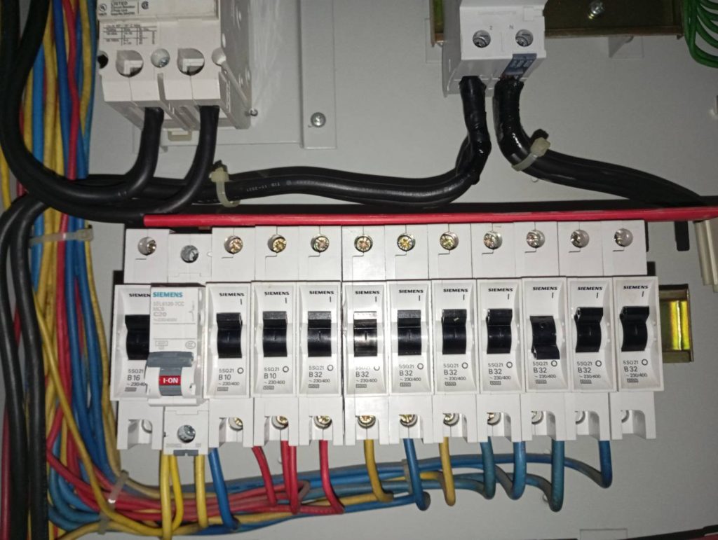 ตู้คอนซูมเมอร์ยูนิต