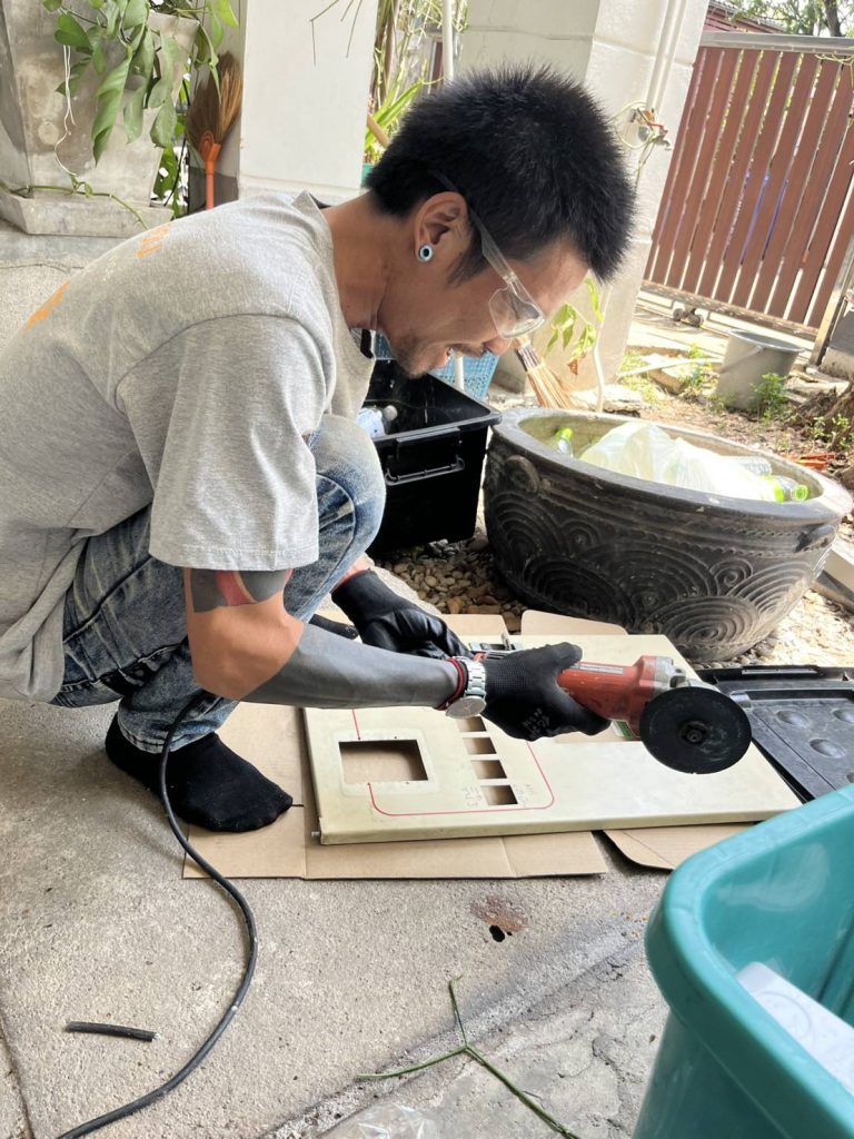 เจาะฝาตู้โหลด