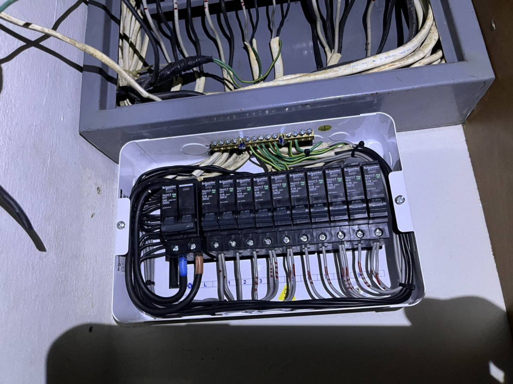 ตู้คอนซูมเมอร์