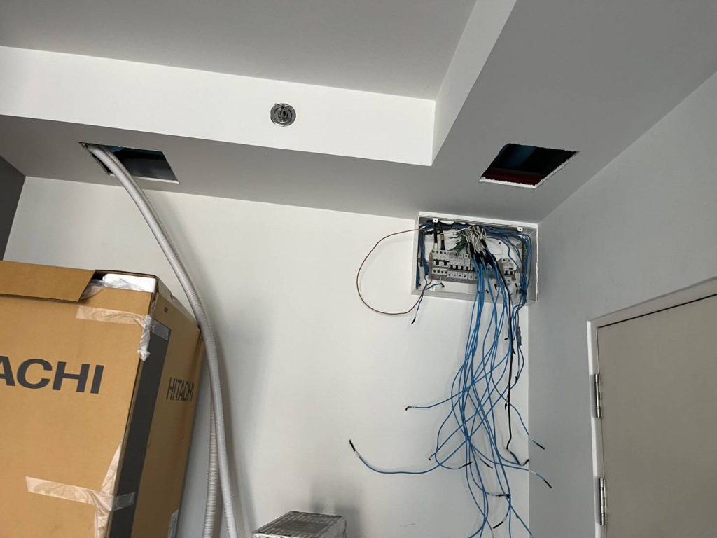 สายไฟรอต่อเข้าตู้คอนซูมเมอร์