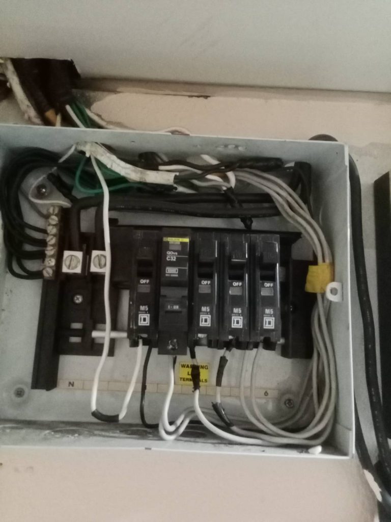 ตู้คอนซูมเมอร์