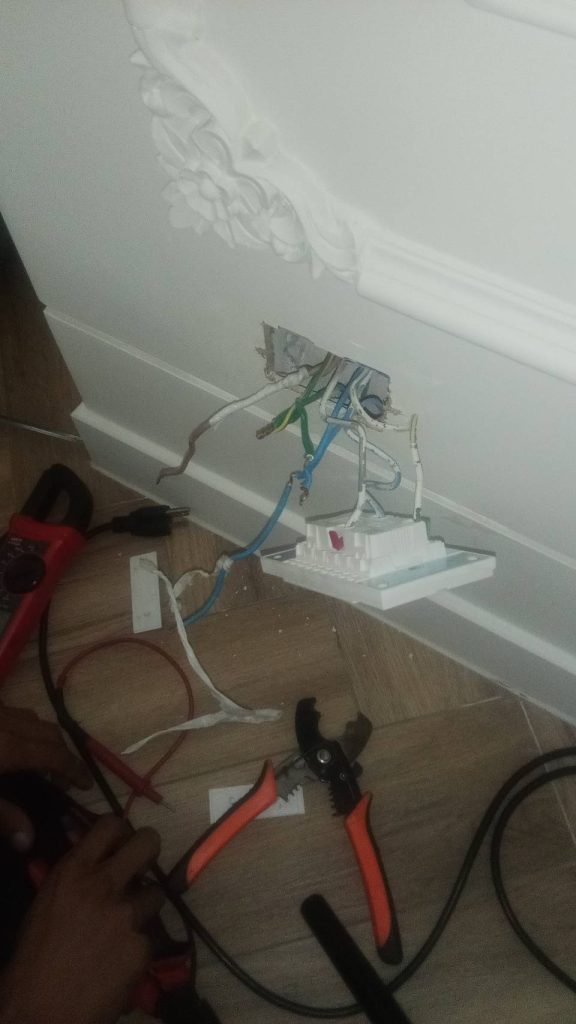 รื้อปลั๊กเช็กสายไฟ