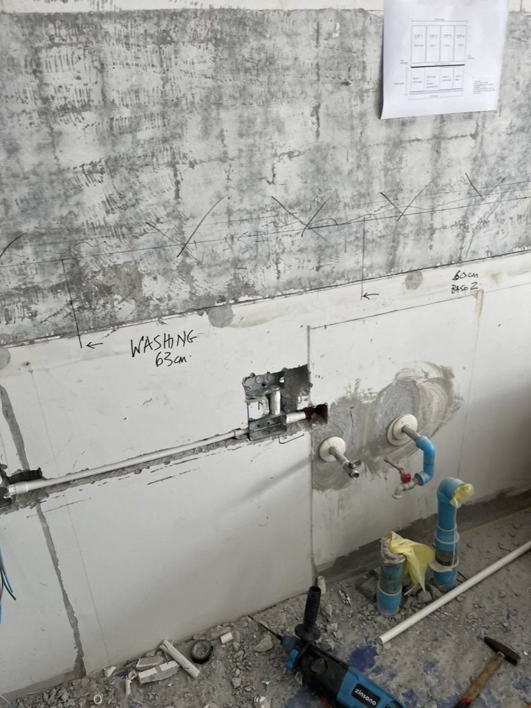 กรีดผนังฝังท่อสายไฟ