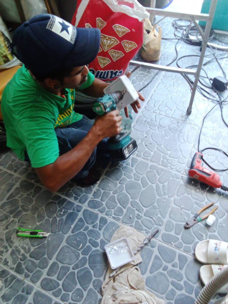 จัดเตรียมกล่องพักสาย