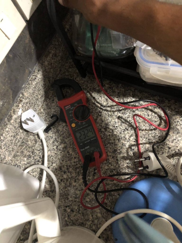 ตรวจเช็กปลั๊กไฟ