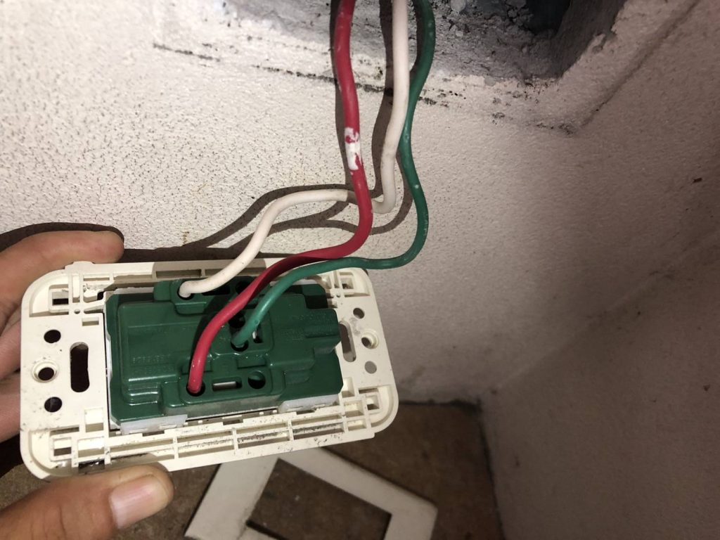 รื้อปลั๊กเช็กสายไฟ