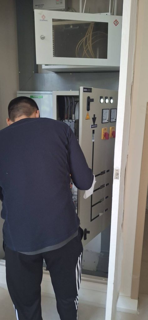 ตรวจเช็กตู้เมน