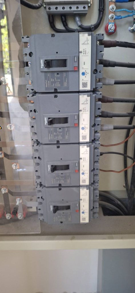 เบรกเกอร์ในตู้เมน