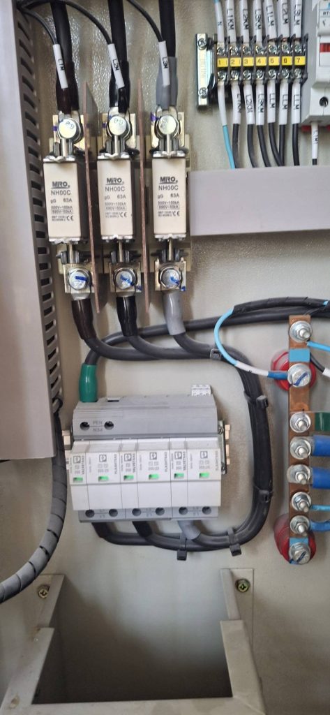 เบรกเกอร์ในตู้เมนไฟฟ้า