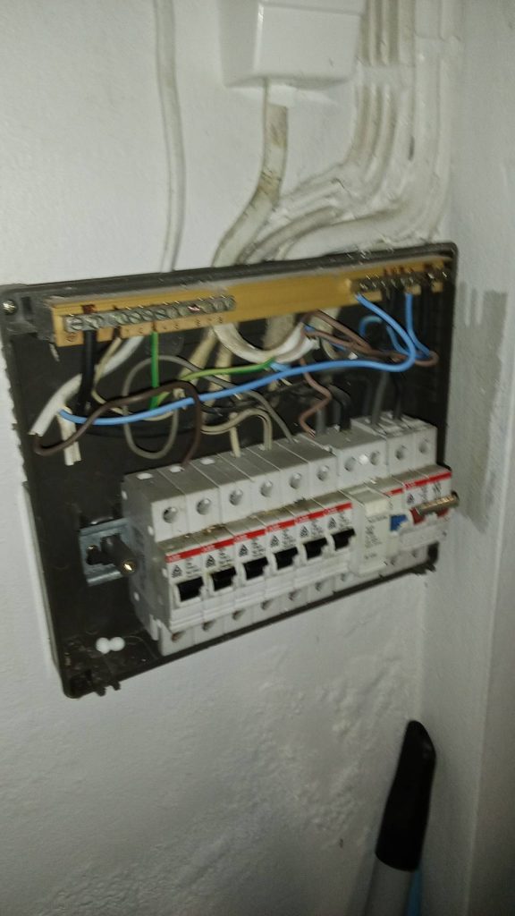 ตู้คอนซูมเมอร์