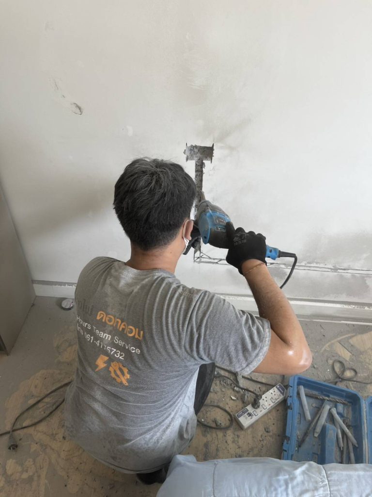 กรีดปูนฝังท่อสายไฟ