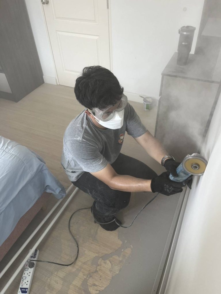 กรีดปูนฝังท่อสายไฟ