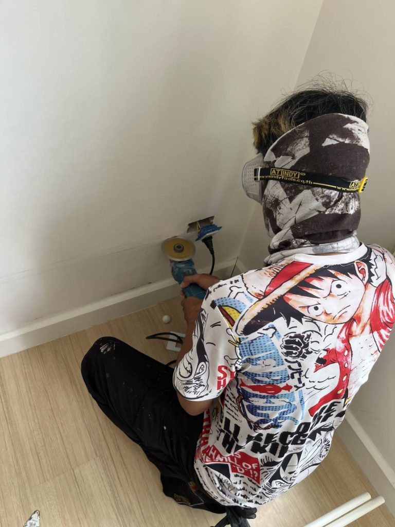 กรีดปูนฝังท่อสายไฟ