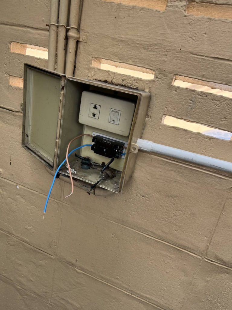 ปลั๊กในกล่องกันน้ำ