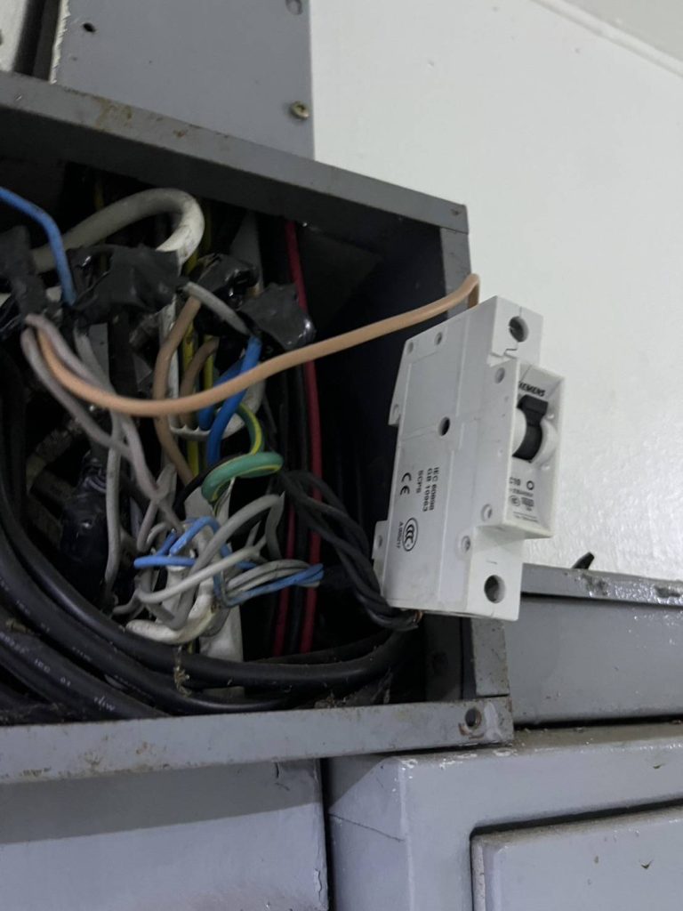 เบรกเกอร์