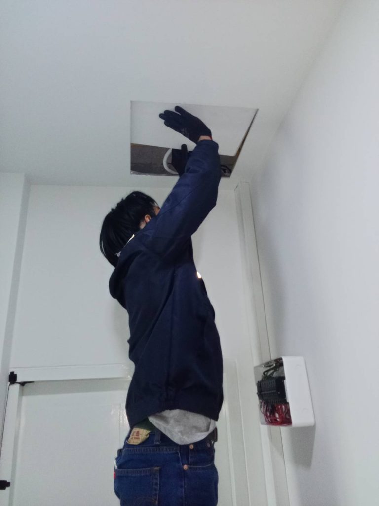 เปิดฝ้าเดินสายไฟ