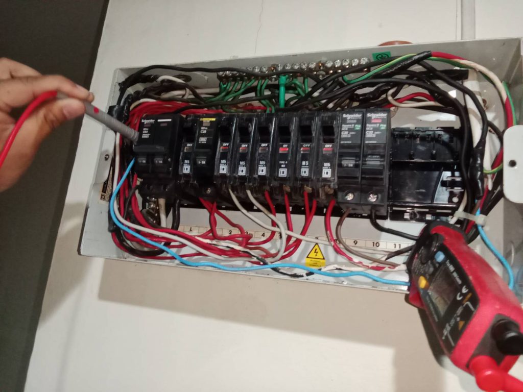 ตรวจเช็กเบรกเกอร์